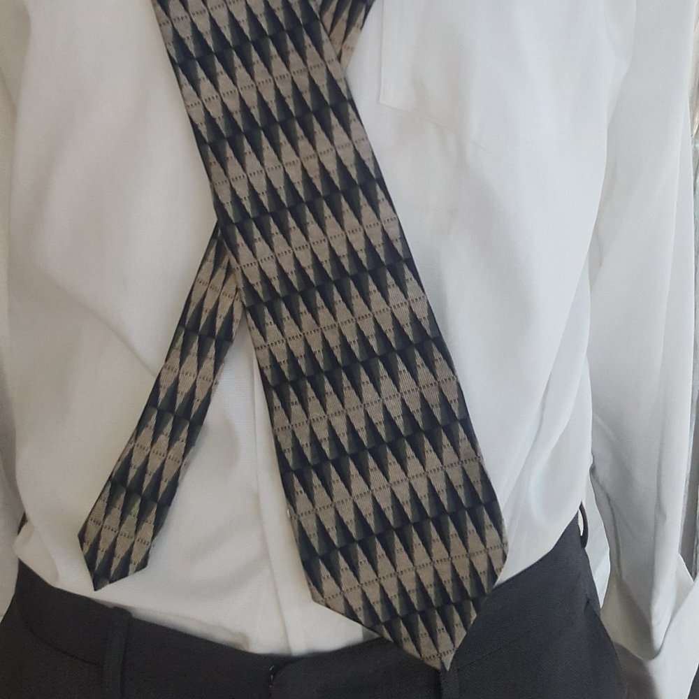 100% Silk necktie Albert Nipon vintage designer